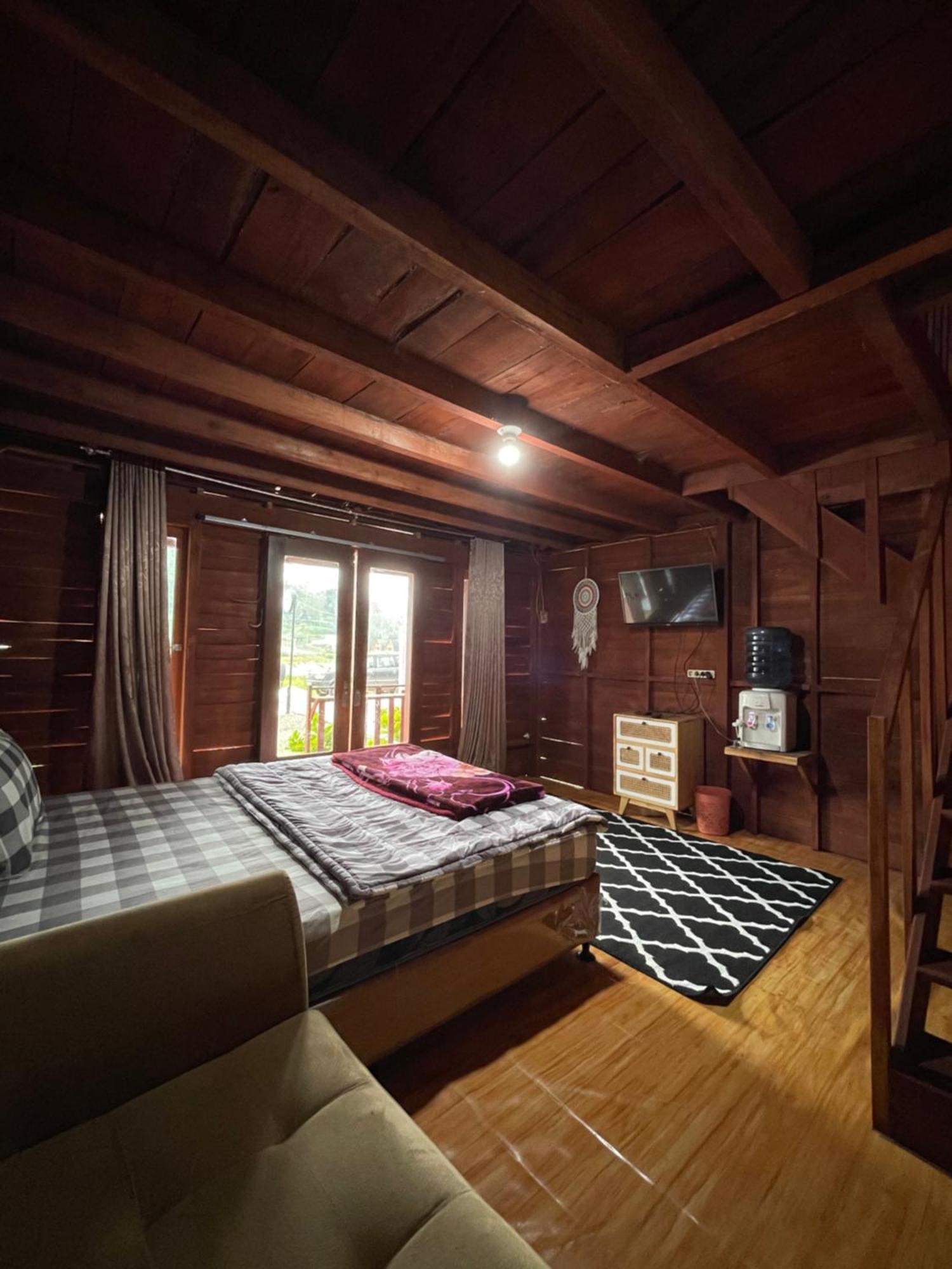 Homestay Queenzcabin 1 Tipe Lumbung Diyeng